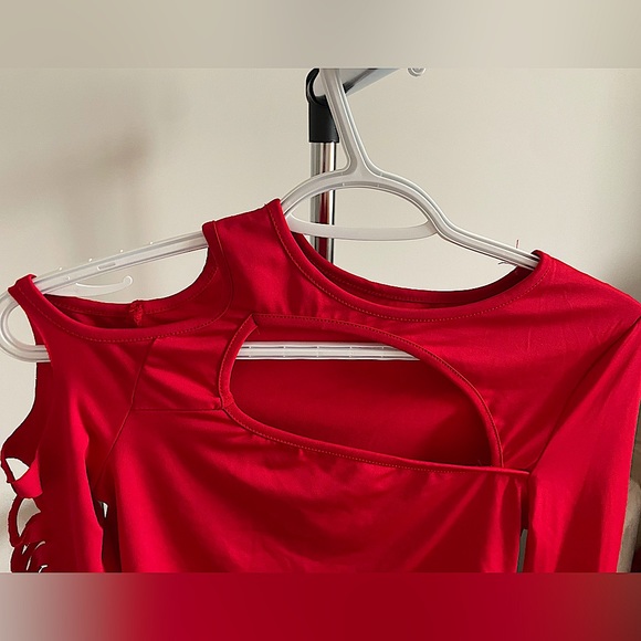 SEXY CUT OUT RED LONG SLEEVE GOING OUT TOP - Picture 4 of 5